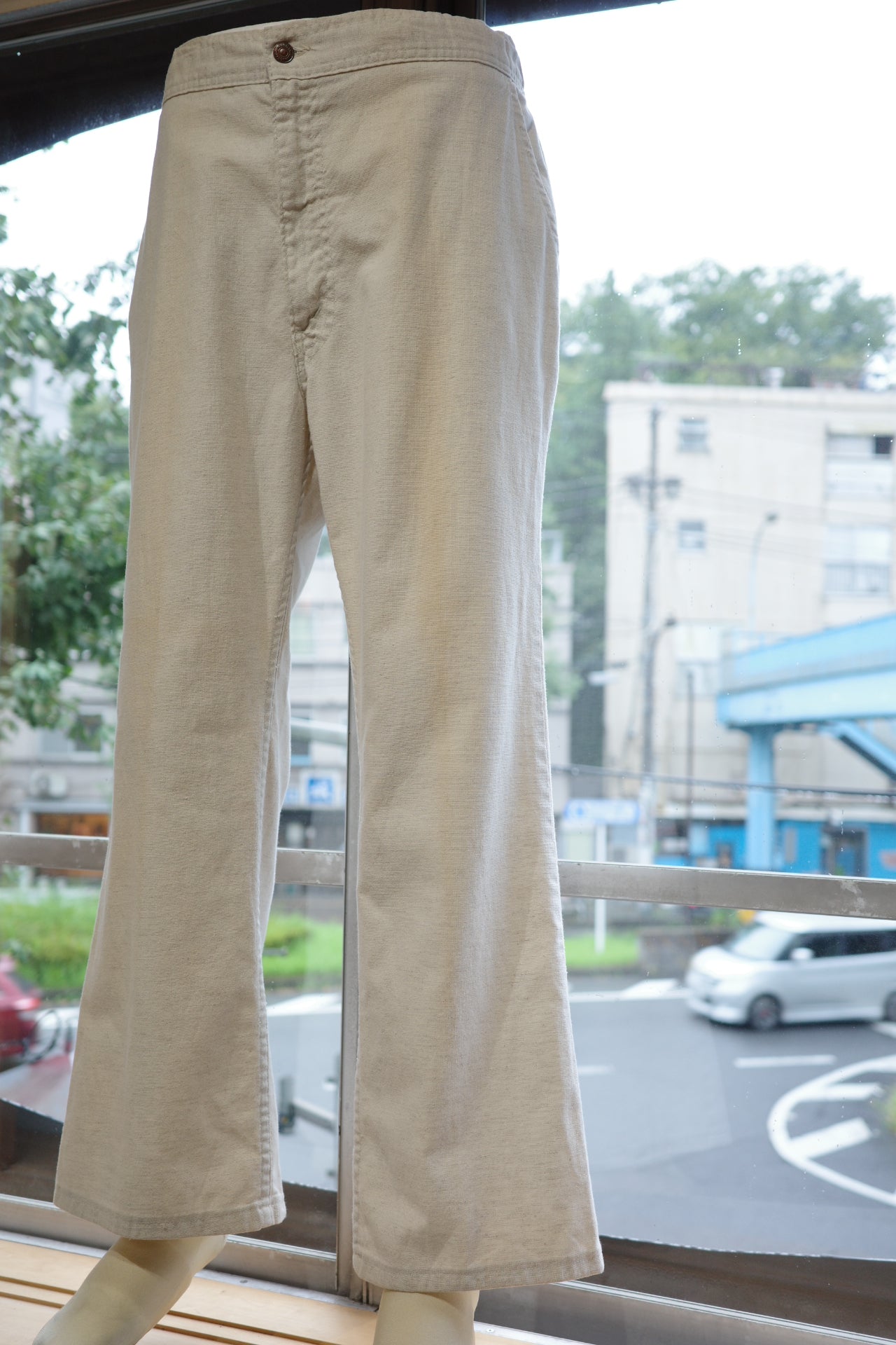 Levi’s half elastic easy pants