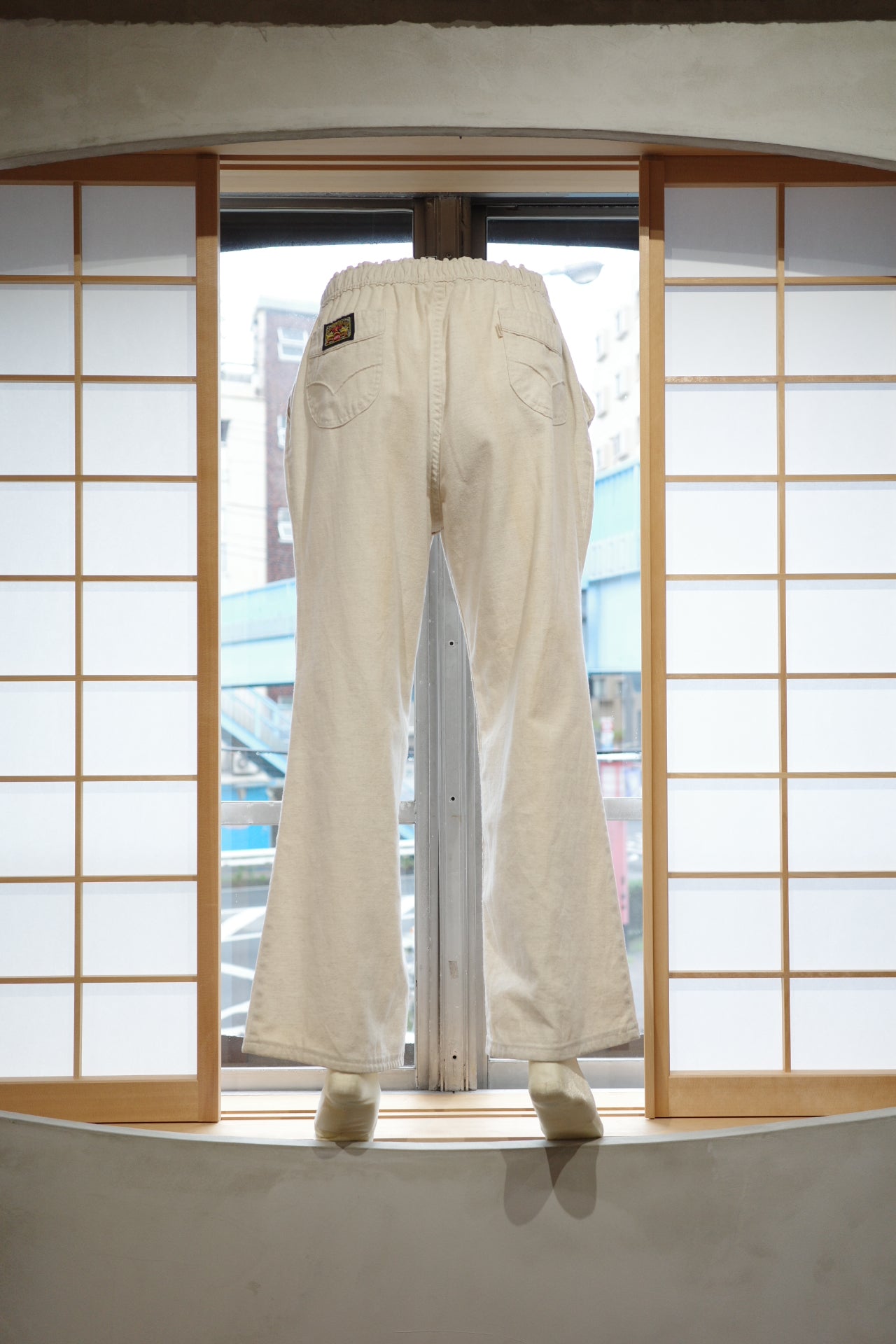 Levi’s half elastic easy pants