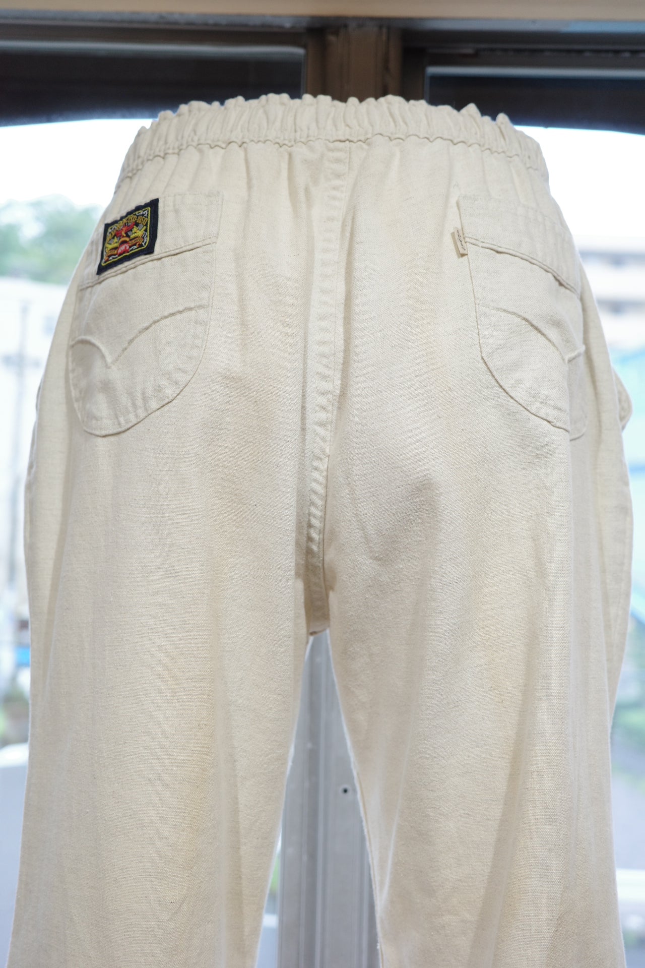 Levi’s half elastic easy pants