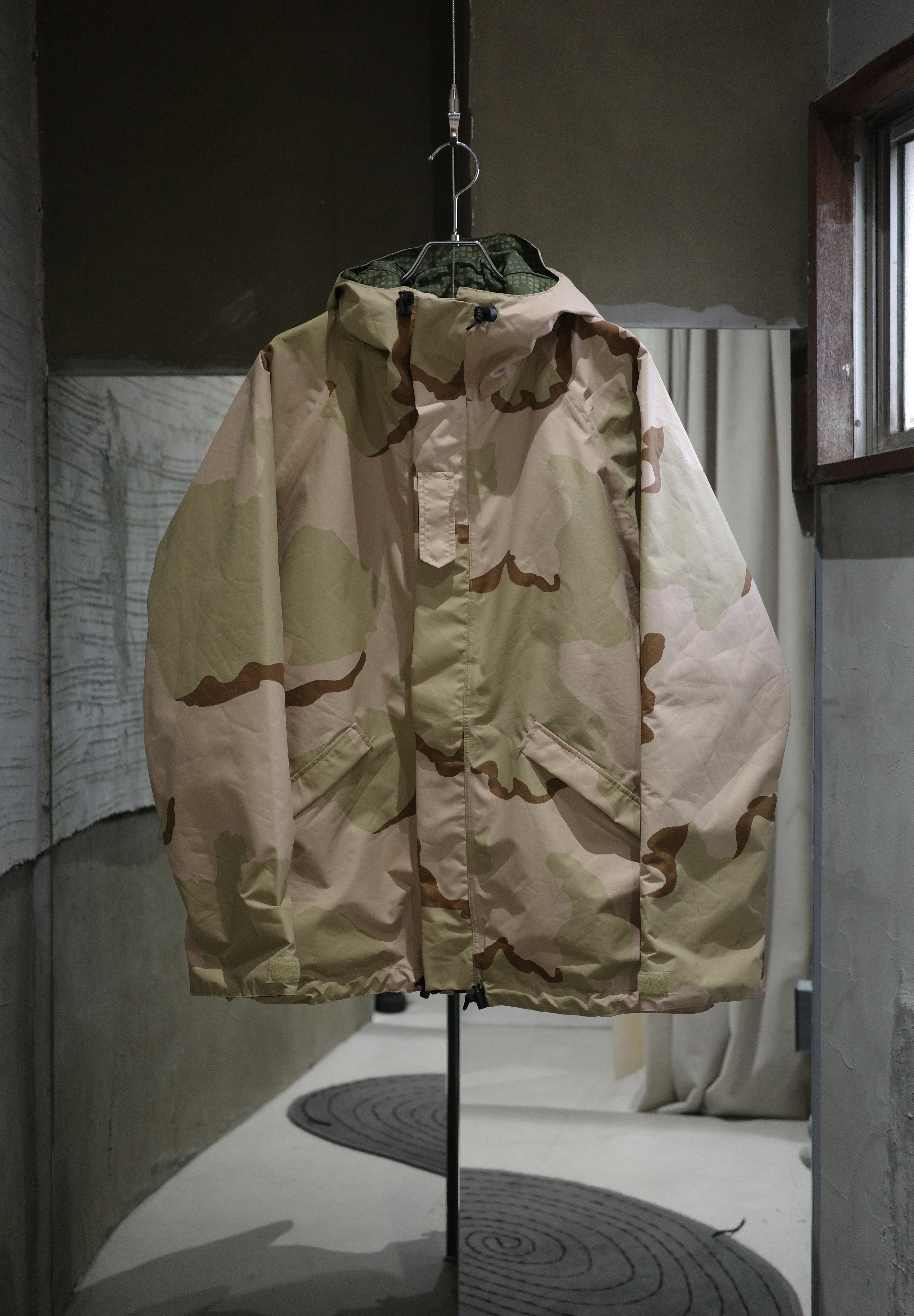 Desert / Night camo Gore-tex reversible jacket